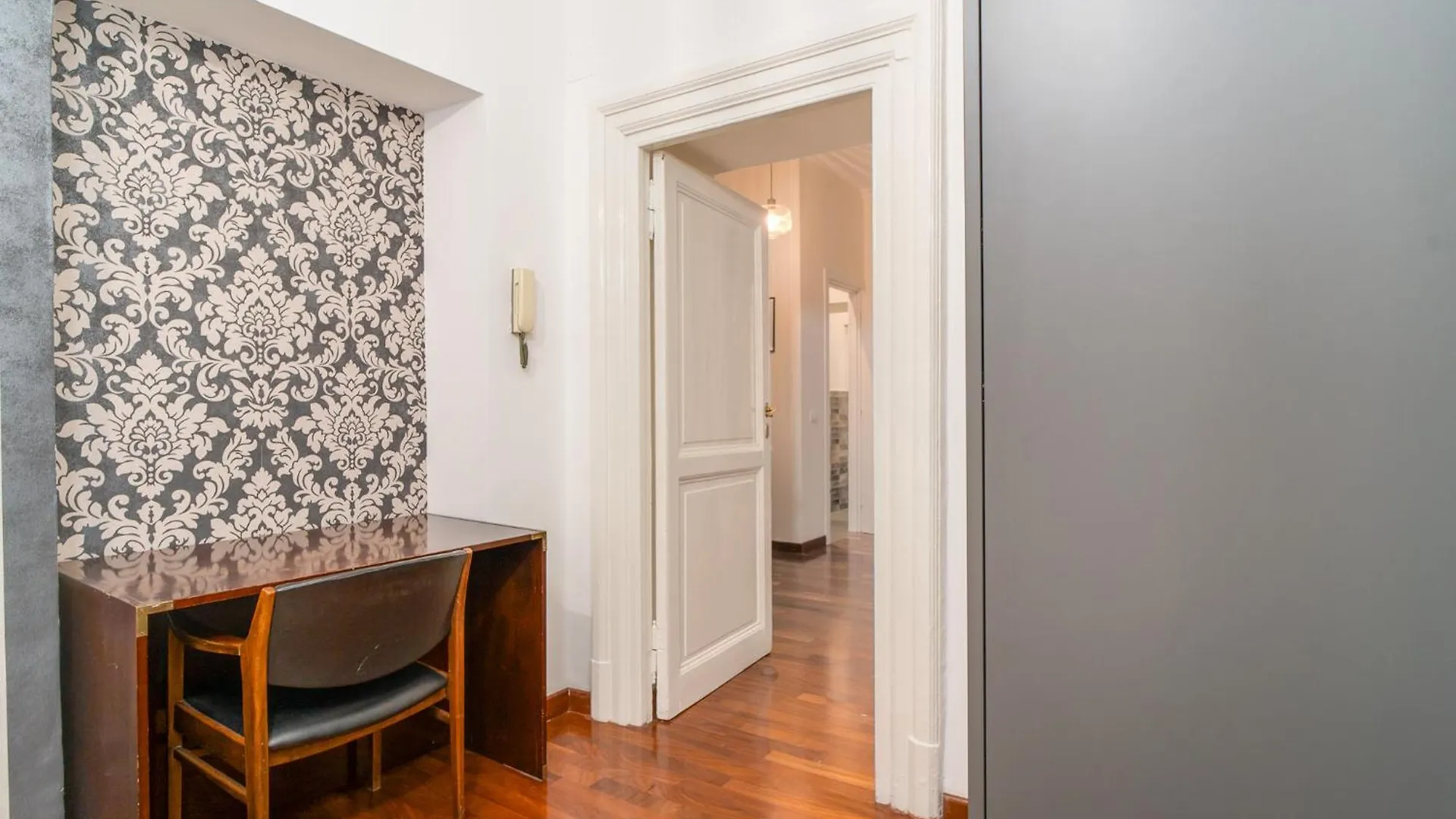 Oleum Roma Veneto Apartment Italy